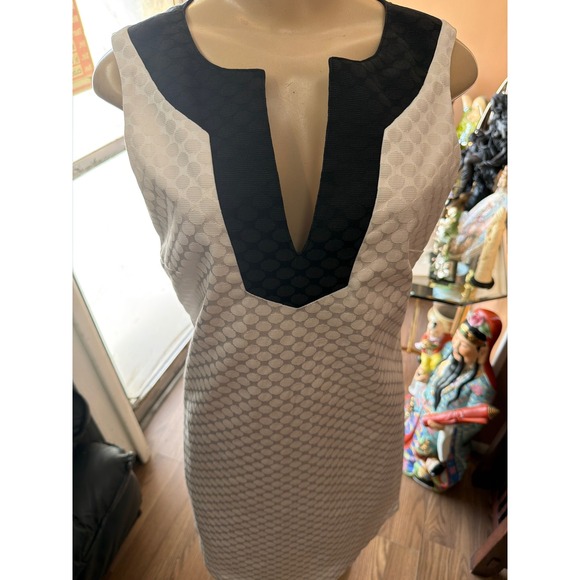 MICHAEL Michael Kors Dresses & Skirts - Michael Michael Kors White Black Geometric Jacquard Split‎ V-Neck Shift Dress 8